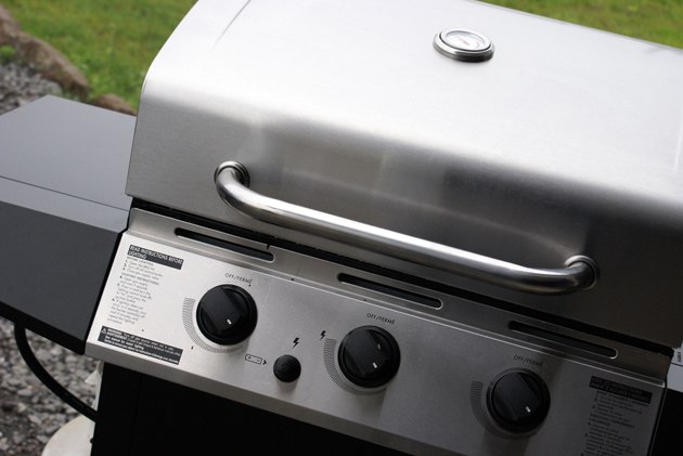 Best-Gas-Grill-Under-300-02 Checking the Parts